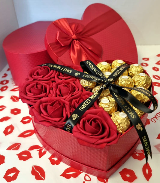 Luxury Heart Shaped Hat Gift Box With Artificial Roses Flowers And Chocolate